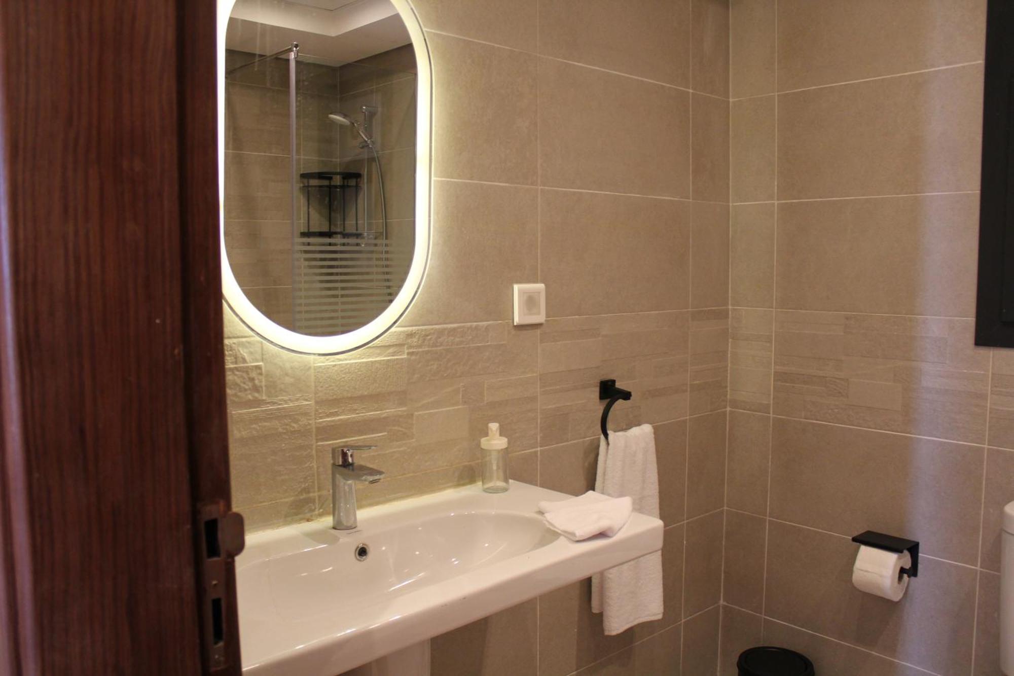 Hawker Stays! Elegant 2 Bedroom In Festival * Cairo