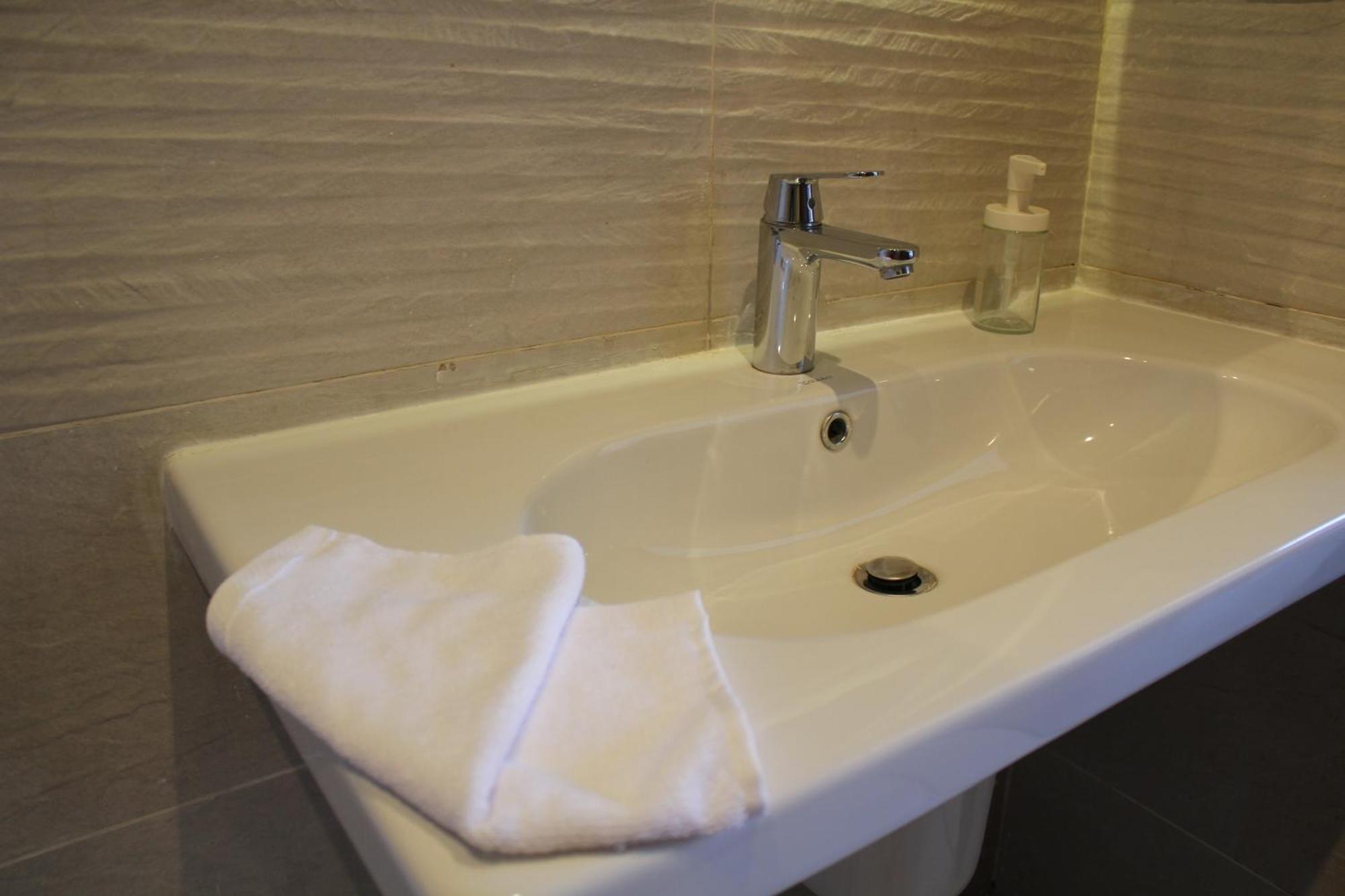 Hawker Stays! Elegant 2 Bedroom In Festival * Cairo